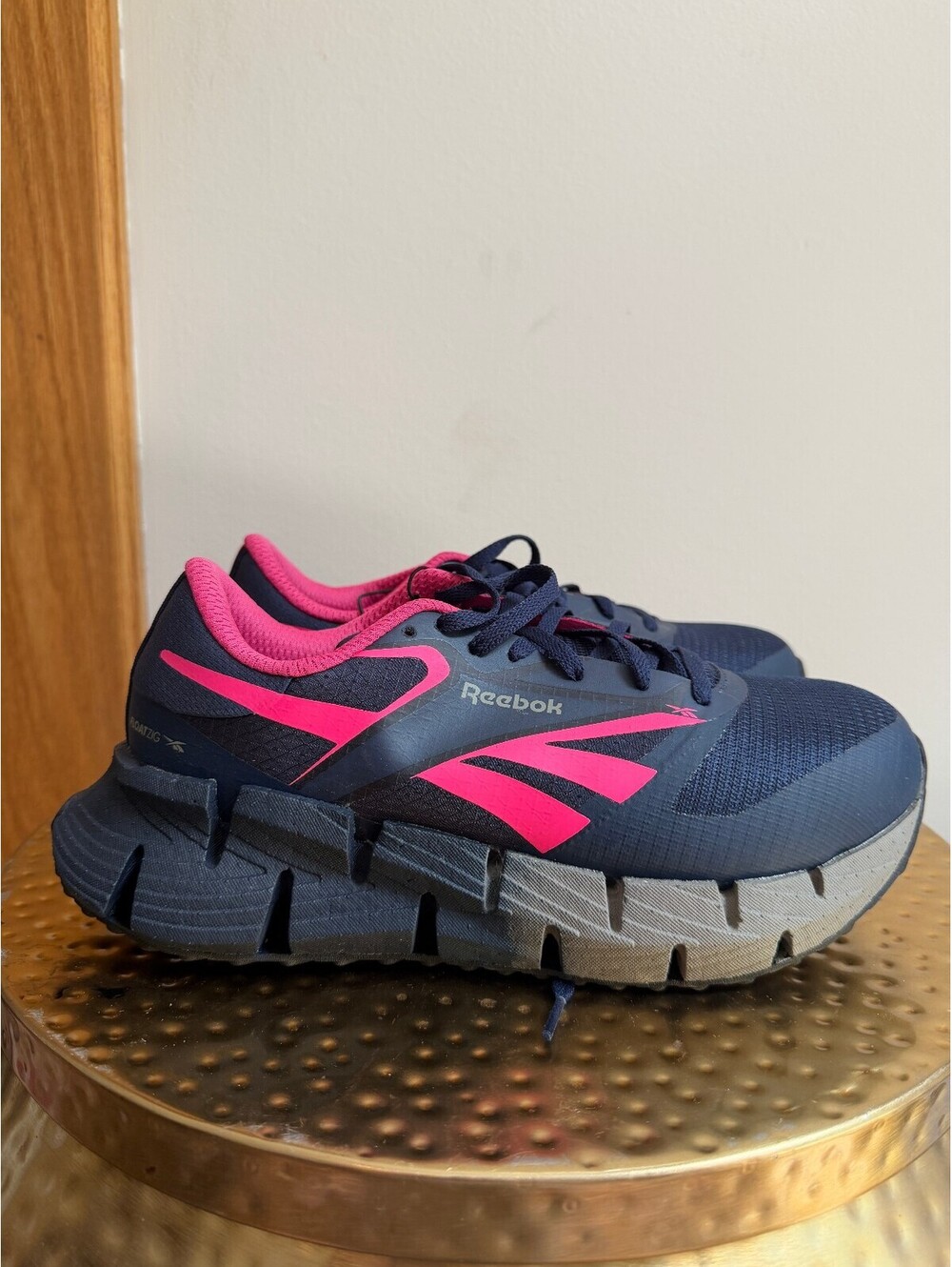 Reebok Women's Athletic Running Shoes Navy and Pink Floatzig Size 8